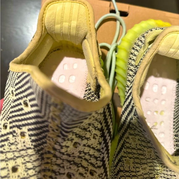YEEZY BOOST 350 V2 - Picture 7 of 16